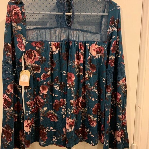 Taylor and Sage Flare Arm Top - Picture 6 of 8